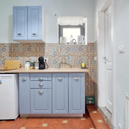 2 Bedroom Oldtown Mountain View Apartment With Private Terrace And High Ceilings Rooms-2